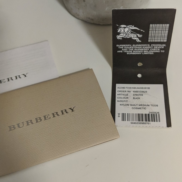 ✨Burberry✨ Patent Accent Cosmetic Bag - Picture 2 of 12